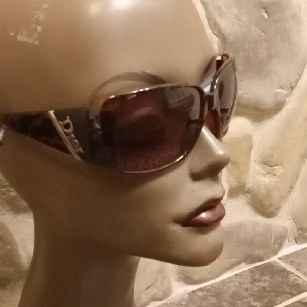 Sunglasses - Picture 4 of 8